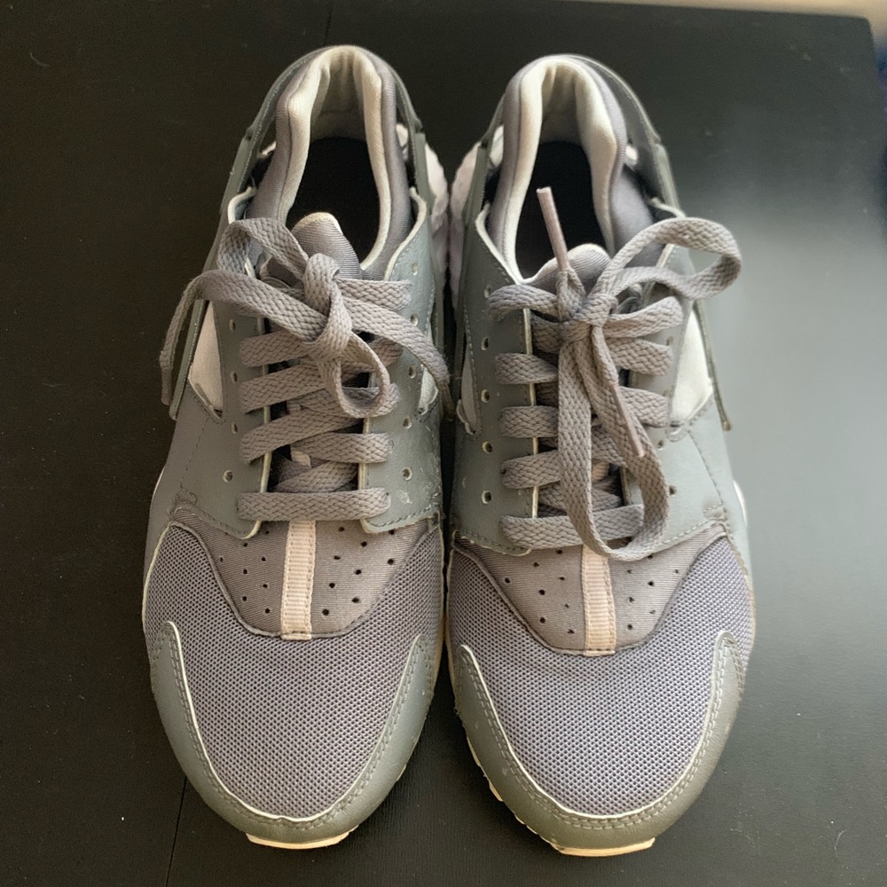 Nike huarache, gray and white.